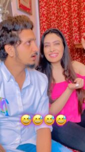 Surabhi Prabhu Instagram - किसी को भी धो सकती हैं 😅 @surabhiprabhu #gujjuunity44 #unity44 #comedy
