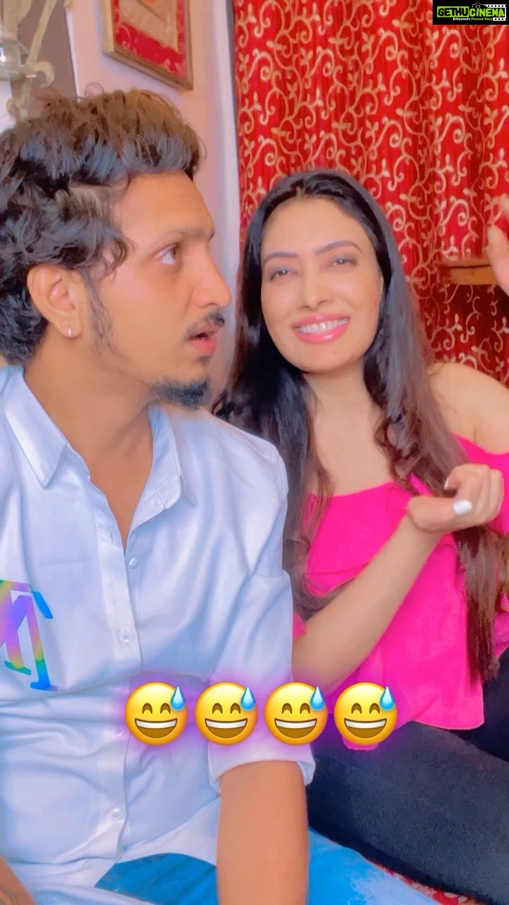 Surabhi Prabhu Instagram - किसी को भी धो सकती हैं 😅 @surabhiprabhu #gujjuunity44 #unity44 #comedy