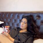 Surabhi Prabhu Instagram - 🙄At night, I can't sleep. In the morning, I can't wake up. 🙄 THERE IS NO SUNRISE SO BEAUTIFUL THAT IT IS WORTH WAKING ME UP TO SEE IT. Good for laughs but it gets serious when sleep feels like a struggle .. you get up tired ( bodyache) in the morning as if you haven’t slept at all .…. And you end up becoming social media addict. Can you relate to this ? If yes… Then read till the end as I have a solution for you . My sleeping pattern has always been very messed up. I have sleep weak syndrome . And while sleeping 💤 I am always very stressed as I’m clinching my teeth , morning I wake up tired with jawline and face paining due teeth clinching and grinding. Doctor told me I am very stressed that is why I clinch my teeth in sleep. Once again wahi mera favourite Nabhi Sutra helped me . Remedy is Ancient Ayurveda called Nabhi Chikitsa . Just use this 3 drops therapy by @nabhisutra Nabhi Sutra Sleep Inducing Oil and see the difference. After I have used the sleep inducing oil, I have felt that my nerves really calm down and I sleep without any anxiety and stress .My sleep schedule has improved and I hardly clinch my teeth now. I use 3 drops of Nabhi Sutra oil before I sleep .. this has really resolved my sleep issues. ✅Sleep Like a baby ✅Reduce stress level ✅Calms your nerves 💕Contains Tagar Oil & Lavender Oil As Key Ingredients ➡️➡️Visit www.nabhisutra.com today and grab the deal. Have a happy healing! #nabhisutra #bettersleep #bellybuttonoils #bellybuttonoil #healingoils #naveltherapy #nabhioils #surabhiprabhu #surabhi #prabhu #nabhichikitsa #nabhi #ancientayurveda #bellybutton #qualitysleep #teethclinching #teethgrinding #stress #sleepissues #beautybloggerindia #mumbaiblogger #insomnia #indianbeautyblogger #indianbeautysecrets #sleeplessnights #anxiety #insomniac #melatonin #ayurveda Hair & 📸 - @rutika.shigvan Mumbai, Maharashtra
