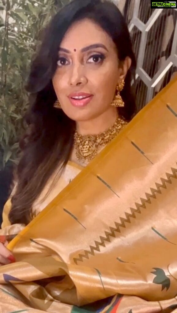 Surabhi Prabhu Instagram - 𝑷𝑶𝑽 : 𝑯𝑬 𝑺𝑨𝑰𝑫 𝑯𝑬 𝑳𝑶𝑽𝑬𝑺 𝑻𝑶 𝑺𝑬𝑬 𝒀𝑶𝑼 𝑰𝑵 𝑺𝑨𝑹𝑬𝑬 HE : She wore a saree for the first time and we both fell. She in my arms & I in love. . . . . . Pineapple Yellow Paithani Silk Saree - @vishnu_weaves www.vishnuweaves.com Description Saree Fabric : Paithani Silk Saree Color: Pineapple Yellow Saree Length : 5.5 Meter Blouse Length : 0.8 Meter Saree Work : Meenakari Zari Woven Design Saree Border : Zari Woven Border Wash : Dry Clean About #vishnuweaves - Vishnu weaves believes that Saree is not just a 6- yard fabric, it's the centuries-old stories, weaved with the threads of history, tradition, and love. . . . . . Styling & Hair @rutika.shigvan 📸 @rutika.shigvan #saree #indianwear #sarees #sareelovers #sareesofinstagram #sareefashion #silksarees #silksaree #sareelover #trendingsongs #trendingreels #mumbaiblogger #indianblogger #sareeindia #sareestyle #sareeblousedesigns #sareeaddict #indiansaree #banarasisaree #surabhiprabhu #unity44 #sareeswag #weavesofindia #sareeonline #cottonsarees #traditionalsaree #sareeseduction #sareeblogger #yellowsaree Mumbai, Maharashtra