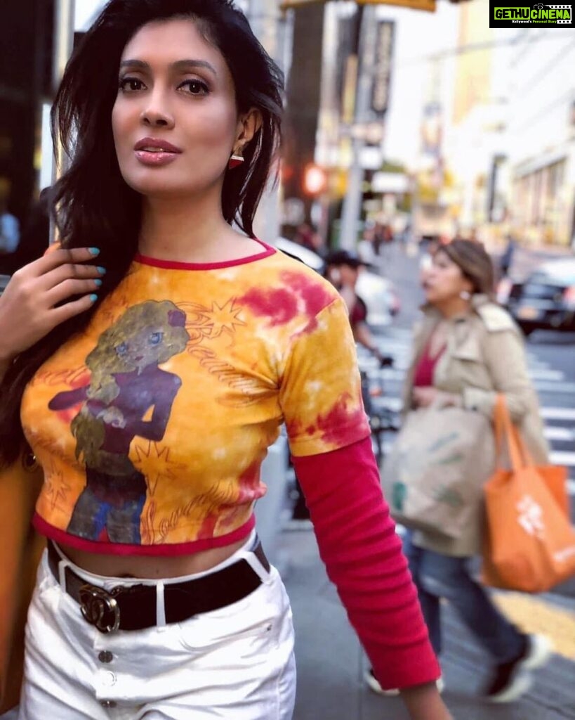 Surabhi Prabhu Instagram - Be the love you never received 💕 🎼 🎵 🎶 save for me all the parts of yourself that you find hard to love for I will make those mine and between the two of us you will be loved completely .. 🎶🎵 🎼🎵 . . . . . . . . . #mythoughts #timessquare #surabhiprabhu #losangeleslife #hindimemes #newyorkstreets #newyorkstreetstyle #californialove #californiagirl #californialiving #california_igers #bollywoodhot #voompla #pinkvilla #bollywoodcinema #हिंदी #bollywoodmovies #supermodel #modeldiaries #bollywoodactoractress #bollywoodactress #surabhi #unity44 #nupursharma #travelgram #travelphotography #travelblogger #koffeewithkaran #losangeles #losangelescalifornia Times Square, New York City
