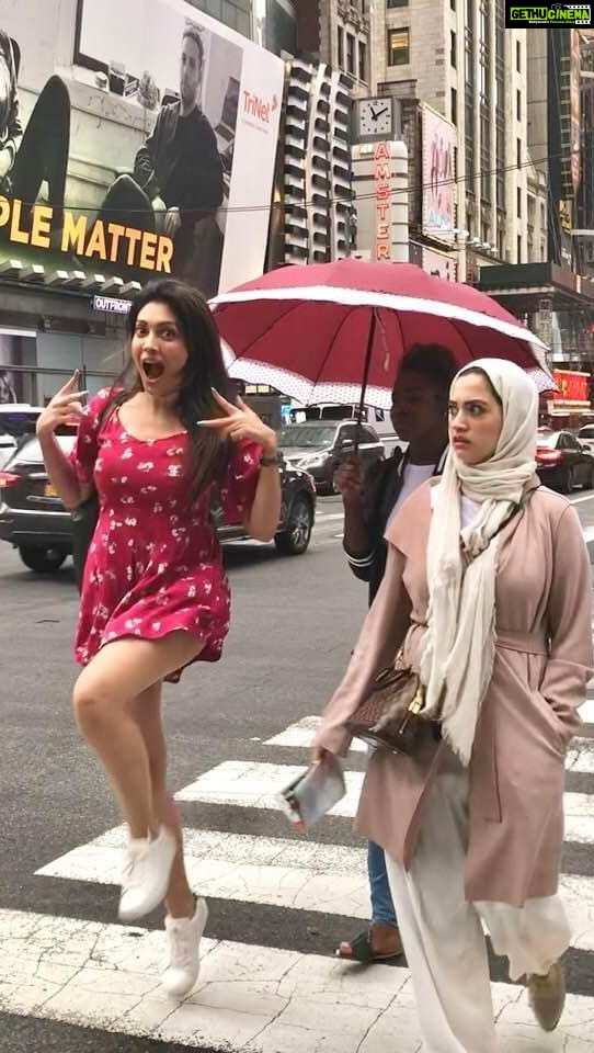 Surabhi Prabhu Instagram - #newyork WTF 😬 What do you think she’s thinking?? . I always love to capture expressions of the strangers when I am shooting 🤣🤣 looks like, I scared her 🤪 . . . . #supermodel #travelphotography #travelblogger #modeldiaries #timessquare #travelgram #voompla #pinkvilla #bollywoodcinema #हिंदी #bollywoodmovies #koffeewithkaran #bollywoodactoractress #nupursharma #thekapilsharmashow #bollywoodactress #surabhi #newyorkcity #tollywoodactress #surabhiprabhu #nyc #hindiquotes #newyorker #newyorkstreetstyle #newyorkstreets #californialiving #newyork_instagram #bollywoodhotness #newyork_ig Times Square, New York City