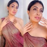 Surabhi Prabhu Instagram – I’m not the whiskey you want.
I’m the water you need. 😅
.
.
this was trending so I thought why not make it my caption for this pic 🤪
.
.
.
.
.

.

.

.

#surabhi #bharat #goldensaree #indianbeauty 
#sunkissed #tollywoodactress #surabhiprabhu #losangeleslife #pune #hindiquotes 
 #mumbaitravelblogger #mumbai #mumbaikar #mumbaidiaries #mumbaifashion #bollywoodhot #voompla #pinkvilla #bollywoodcinema #हिंदी #bollywoodmovies #supermodel #modeldiaries #thekapilsharmashow #travelgram #travelphotography  #travelblogger #koffeewithkaran #bollywoodactoractress #bollywoodactress Portrait shot of an Indian Model . Mumbai, Maharashtra