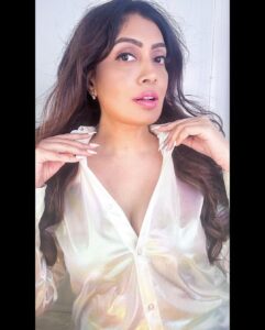 Surabhi Prabhu Instagram - 🥂💫✨"Embracing the beauty in being appreciated by strangers 💫 My flowing hair and fabulous stick-on nails by @nakhaparvati Nakha Parvati are just the icing on the cake today! 🌸✨ Isn't it intriguing how sometimes those closest to us are so busy cheering for others that they don't even notice our struggles? 🤔
They won't even lift a finger to help, yet they're the first to cheer on and aid others? 🤔 It's like they've got this endless supply of assistance for everyone else, but when it comes to you, they have nothing 🦗 

But you know what's incredible? 💖 The way strangers can become your biggest champions when you least expect it! 💖✨ That's why they say beauty lies in the eyes of the beholder, and your true potential often finds its greatest fans among strangers. 🙌🌟 So, here's a big thank you to all the wonderful strangers who brighten my day with likes, comments, shares, and saves! 🙏❤️ Your support means the world to me and helps me keep my kitchen running. 🙏🏻
.
.
.

.
.
.
.
.
Nails - @nakhaparvati 

.
.

#surabhiprabhu #mumbaiblogger #strongwoman #fringes #mumbai #hindiquotes #india #redlips #tollywoodactress
 #californiaadventure #californialove #californiagirl #californialiving #flatirondistrict #bollywoodhot #voompla #pinkvilla #bollywoodcinema #हिंदी #bollywoodmovies #supermodel #modeldiaries #thekapilsharmashow #travelgram #travelphotography  #travelblogger #bollywoodactoractress #bollywoodactress #surabhi