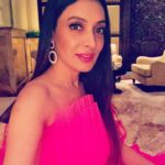 Surabhi Prabhu Instagram – Do you think women look more pretty in pink? Drop “PINK💕💖💗 or “YES “, if you agree .. 

“Everything has beauty, but not everyone sees it.”

Working stills .. pics coming soon 🥰
.
.
.
.
.

.

.

#mumbai #mumbaikar #unity44 #voompla #pinkvilla #bollywoodcinema #हिंदी #bollywoodmovies #supermodel #modeldiaries #mh370  #travelblogger #saibaba #jaishreeram #bollywoodactoractress #bollywoodactress #surabhi #mumbai #mumbaifood #mumbainightlife #mumbaikar #lowerparel #beautybloggers #mumbaiblogger #indianblogger 
#tollywoodactress #surabhiprabhu #dreamgirl #hindiquotes #mumbaiblogger #indianwear #indiangirl #potd St. Regis Hotel