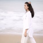 Surabhi Santosh Instagram - To being fabulous and fearless. To flying high and falling…. in love. To facing demons and emerging victorious. To family, friends and fond memories. To staying forever young, wild and free ✨ Happy 30 to me❤️ Video: @anandu._ps Styling: @kavithasantosh29 #startingofanewdecade #the30sclub #30andfabulous #happybirthdaytome #happyvaishu Vypin Beach