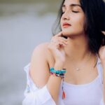 Surabhi Santosh Instagram - Peace, love and good vibes only 🤍 Photographer: @anandu._ps Styling: @kavithasantosh29 #Beachshoot #Allwhiteoutfit #freespirit #vypin #vypinbeach #beachvibes