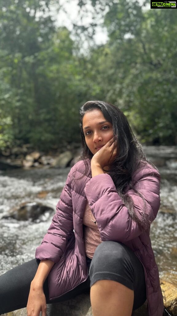 Surabhi Santosh Instagram - Have you visited the mountains in the rains?❤ 📍 @elaglamping #Monsoonvacay #mountains #rains #rainsinmountains #coorg #coorgtrip