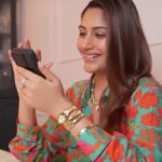 Surbhi Chandna Instagram - 🛍️💄 Pinch yourself – it’s real! The #AmazonBeautySale is now LIVE! 🎉💕 Shop to your heart’s content and save up to 70% on top beauty brands from 22-26th July! Don’t miss out on this beauty extravaganza! 🌟🎁 #AmazonBeautySale #TheBeautySale #BeautyOnAmazon #AmazonIndia #BeautySale