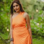 Surbhi Chandna Instagram - 🍊 Created Indian Version Positano In @srstore09 Heels @londonrag_in Accessories @pranavi_chandna @pclovesdrama