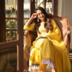 Surbhi Jyoti Instagram - 🌻🌻 . . . . . . . Wearing @inaayatchikan Mua @doseofglamourbyafreen Hair @aartigupta5565 Mojri @tradition_meets_trends Earrings @fashionjewellery_21