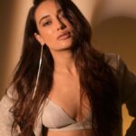 Surbhi Jyoti Instagram - Got it how I want it .... ✨ 💖 . . . . . . . . Clicked by @deepak_das_photography MUA @doseofglamourbyafreen Outfit: @semesstafashion Stylist: @meenalrshah