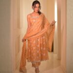 Surbhi Jyoti Instagram - 🧡 . . . . . . . . #indianwear #anarkalisuits @shopmulmul @thatgalwithmakeup @deepak_das_photography @houseofjskjewels