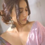 Surbhi Jyoti Instagram – बातें जो कही नहीं जाती,
वो कहीं नहीं जाती ।

As they say, “Bindi” makes a lot of difference ☺️