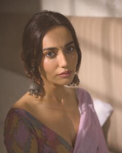 Surbhi Jyoti Instagram - बातें जो कही नहीं जाती, वो कहीं नहीं जाती । As they say, 
