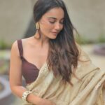 Surbhi Jyoti Instagram – ਮਤੇ ਸਾਡੇ ਮੋਇਆਂ ਪਿੱਛੋ,
ਜਗ ਇਹ ਸ਼ਰੀਕਡਾ ਨੀ,
ਗੀਤਾਂ ਨੂੰ ਵੀ ਚੰਦਰਾ ਕਹੇ….!
ਮਾਏ ਨੀ ਮਾਏ ਮੇਰੇ ਗੀਤਾ ਦੇ ਨੈਣਾ ਵਿੱਚ,
ਬਿਰਹ ਦੀ ਰੜਕ ਪਵੇ ….
– ਸ਼ਿਵ ਕੁਮਾਰ