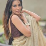 Surbhi Jyoti Instagram – ਮਤੇ ਸਾਡੇ ਮੋਇਆਂ ਪਿੱਛੋ,
ਜਗ ਇਹ ਸ਼ਰੀਕਡਾ ਨੀ,
ਗੀਤਾਂ ਨੂੰ ਵੀ ਚੰਦਰਾ ਕਹੇ….!
ਮਾਏ ਨੀ ਮਾਏ ਮੇਰੇ ਗੀਤਾ ਦੇ ਨੈਣਾ ਵਿੱਚ,
ਬਿਰਹ ਦੀ ਰੜਕ ਪਵੇ ….
– ਸ਼ਿਵ ਕੁਮਾਰ
