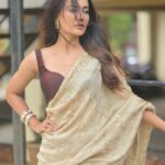 Surbhi Jyoti Instagram – ਮਤੇ ਸਾਡੇ ਮੋਇਆਂ ਪਿੱਛੋ,
ਜਗ ਇਹ ਸ਼ਰੀਕਡਾ ਨੀ,
ਗੀਤਾਂ ਨੂੰ ਵੀ ਚੰਦਰਾ ਕਹੇ….!
ਮਾਏ ਨੀ ਮਾਏ ਮੇਰੇ ਗੀਤਾ ਦੇ ਨੈਣਾ ਵਿੱਚ,
ਬਿਰਹ ਦੀ ਰੜਕ ਪਵੇ ….
– ਸ਼ਿਵ ਕੁਮਾਰ