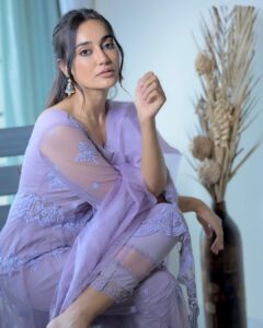 Surbhi Jyoti Instagram - जहां भी आज़ाद रूह की झलक पड़े, समझना वो मेरा घर है। - अमृता प्रीतम