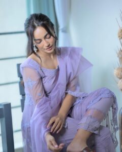 Surbhi Jyoti Instagram - जहां भी आज़ाद रूह की झलक पड़े, समझना वो मेरा घर है। - अमृता प्रीतम