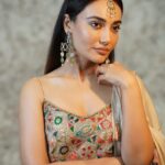Surbhi Jyoti Instagram - Kuch likha ??📄 . . . . . . . @rashmi_aaryaa @shreeaaryaofficial @__snehasharma___ @deepikasdeepclicks @tania_makeup_artist @nargis9052 @kaashbykanishka