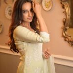 Surbhi Jyoti Instagram - Follow unfollow taan chalta rahega 😬 . . . . . . . . . @chikankari.ariaa @deepak_das_photography @doseofglamourbyafreen @aartigupta5565