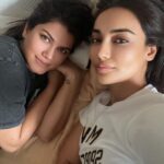 Surbhi Jyoti Instagram - Thank God for filters else our beauty mein 4 moons how lagte 🤣🤣🤣 YOU KNOW WHAT I MEANS 😝😝 . Shenanigans with this one ♥️ . #friendship #friends