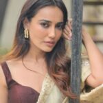 Surbhi Jyoti Instagram - ਮਤੇ ਸਾਡੇ ਮੋਇਆਂ ਪਿੱਛੋ, ਜਗ ਇਹ ਸ਼ਰੀਕਡਾ ਨੀ, ਗੀਤਾਂ ਨੂੰ ਵੀ ਚੰਦਰਾ ਕਹੇ....! ਮਾਏ ਨੀ ਮਾਏ ਮੇਰੇ ਗੀਤਾ ਦੇ ਨੈਣਾ ਵਿੱਚ, ਬਿਰਹ ਦੀ ਰੜਕ ਪਵੇ .... - ਸ਼ਿਵ ਕੁਮਾਰ