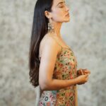 Surbhi Jyoti Instagram - Kuch likha ??📄 . . . . . . . @rashmi_aaryaa @shreeaaryaofficial @__snehasharma___ @deepikasdeepclicks @tania_makeup_artist @nargis9052 @kaashbykanishka