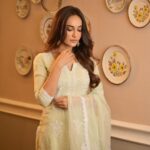 Surbhi Jyoti Instagram - Follow unfollow taan chalta rahega 😬 . . . . . . . . . @chikankari.ariaa @deepak_das_photography @doseofglamourbyafreen @aartigupta5565