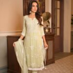 Surbhi Jyoti Instagram - Follow unfollow taan chalta rahega 😬 . . . . . . . . . @chikankari.ariaa @deepak_das_photography @doseofglamourbyafreen @aartigupta5565