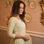 Surbhi Jyoti Instagram - Follow unfollow taan chalta rahega 😬 . . . . . . . . . @chikankari.ariaa @deepak_das_photography @doseofglamourbyafreen @aartigupta5565