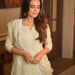 Surbhi Jyoti Instagram - Follow unfollow taan chalta rahega 😬 . . . . . . . . . @chikankari.ariaa @deepak_das_photography @doseofglamourbyafreen @aartigupta5565