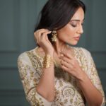 Surbhi Jyoti Instagram - Peeli chunni- 💛✅ Peeli gaddi- I doubt
