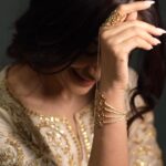 Surbhi Jyoti Instagram - Jugni ni kaabu aundi ❤️‍🔥 . . . . . . . . @gulabo_jaipur @deepikasdeepclicks @tania_makeup_artist @nargis9052 @__snehasharma___ @aquamarine_jewellery