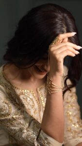 Surbhi Jyoti Instagram - Jugni ni kaabu aundi ❤️‍🔥
.
.
.
.
.
.
.
.
@gulabo_jaipur 
@deepikasdeepclicks 
@tania_makeup_artist 
@nargis9052 
@__snehasharma___
@aquamarine_jewellery