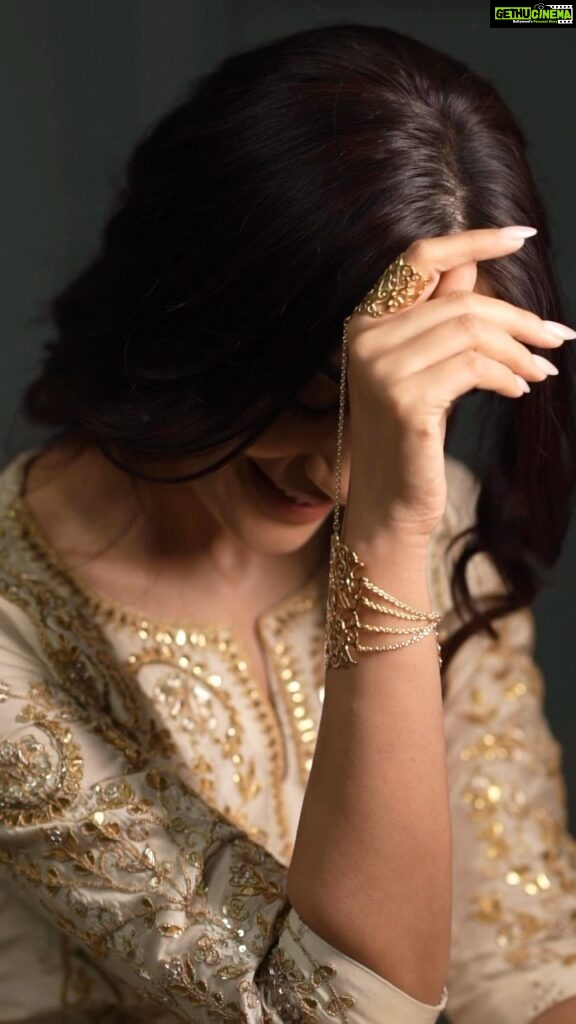 Surbhi Jyoti Instagram - Jugni ni kaabu aundi ❤️‍🔥 . . . . . . . . @gulabo_jaipur @deepikasdeepclicks @tania_makeup_artist @nargis9052 @__snehasharma___ @aquamarine_jewellery