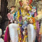 Surbhi Jyoti Instagram - Ganpati Bappa Moryaaaa🙏🏻🙏🏻🙏🏻 We love you Bappa❤️❤️❤️ #lalbaughcharaja #ganpatidarshan