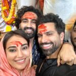 Surbhi Jyoti Instagram - Ganpati Bappa Moryaaaa🙏🏻🙏🏻🙏🏻 We love you Bappa❤️❤️❤️ #lalbaughcharaja #ganpatidarshan