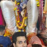 Surbhi Jyoti Instagram - Ganpati Bappa Moryaaaa🙏🏻🙏🏻🙏🏻 We love you Bappa❤️❤️❤️ #lalbaughcharaja #ganpatidarshan