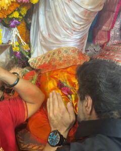Surbhi Jyoti Instagram - Ganpati Bappa Moryaaaa🙏🏻🙏🏻🙏🏻 We love you Bappa❤️❤️❤️ #lalbaughcharaja #ganpatidarshan