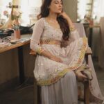 Surbhi Jyoti Instagram - इश्क़ की तलाश में क्यों निकलते हो तुम, इश्क़ ख़ुद ही तलाश लेता है, जिसे बर्बाद करना होता है ! - गुलज़ार