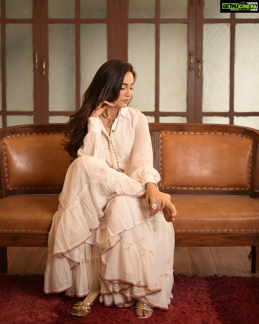 Surbhi Jyoti Instagram - For the love of White ЁЯдН рд╕рдкрдиреЛрдВ рдХрд╛ рд╢рд╣рд░ рдореБрдВрдмрдИ