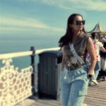 Surveen Chawla Instagram – So brightly…in Brighton 💙

#2023 #SummerTravelDiaries #ByTheBeach #BeachBum #BlueSkies #Blessed #Reels #ReelItFeelIt