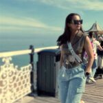 Surveen Chawla Instagram - So brightly…in Brighton 💙 #2023 #SummerTravelDiaries #ByTheBeach #BeachBum #BlueSkies #Blessed #Reels #ReelItFeelIt