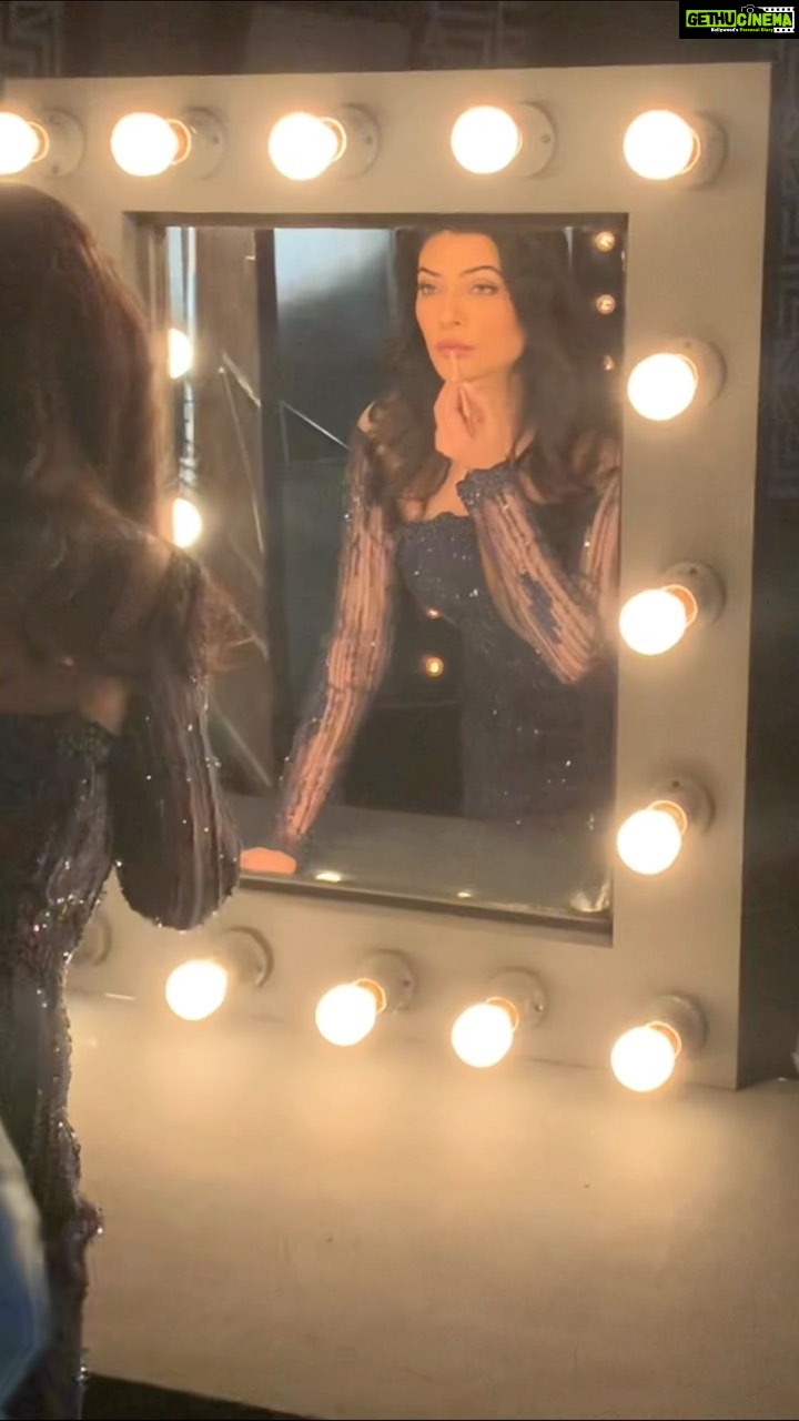 Sushmita Sen Instagram - This song is such a vibe!!! ππ€β€οΈπΆ Depth #gehraiyaan carries such nuance π Are you ready? Not yetβ¦.but I will be, when itβs #showtime ππππ» Happy weekend jaan meri!!! I love you guys!!! #duggadugga β€οΈπ