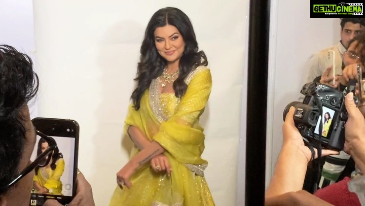 Sushmita Sen Instagram - Thank you all for so much love & appreciation…been reading all your comments & watching all your stories!!!😍💋❤️ I am always as good as my Team!! A big shoutout to my team & to people who made my walk at #lakmefashionweek2023 magical…. Makeup @makeupbymahendra7 ❤️ Hair @bymaniasha ❤️ Assistant: #pankaj👏 Designer @anushreereddydesign😍 Stylist @stylebyami ❤️ Agency Coordinator #Varsha 🤗 I love you guys!!! #stayblessed #duggadugga 😁💃🏻🎶