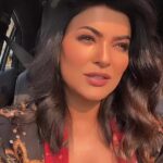 Sushmita Sen Instagram - #quicklivesession 😄❤️ I love you guys!!!’🤗💃🏻💋#duggadugga #drivinggratitude