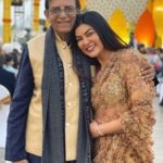 Sushmita Sen Instagram - “Keep your heart happy & courageous, and it’ll stand by you when you need it the most Shona” 🤗👏❤️ (Wise words by my father @sensubir ) 😍 I suffered a heart attack a couple of days back…Angioplasty done…stent in place…and most importantly, my cardiologist reconfirmed ‘I do have a big heart’ 😉😄❤️ Lots of people to thank for their timely aid & constructive action…will do so in another post! 🤗❤️🙏 This post is just to keep you (my well wishers & loved ones) informed of the good news …that all is well & I am ready for some life again!!! 😇😁🤗❤️🎶💋 I love you guys beyond!!!! #godisgreat #duggadugga 🤗❤️🙏