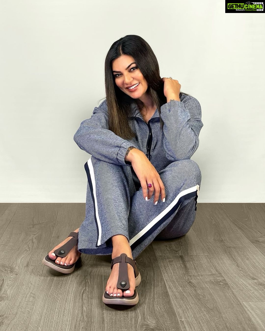 Sushmita Sen Instagram - Tis the season for Merry Comfort from @happenstanceofficial Cozy, bouncy, and oh so soft! π€ππ» The Jude Dual-sole sandals with stellar shock absorption and cushioning leaves one spellbound. Walk the distance in cloud-like comfort and feathery softness!! Classy and chic, everyday wear done right. π Shop now at Happenstance.com #MyHappenstance #WomensStyle #TechnologySandals #WomensSandals #WomensFashion #comfortableshoesandsandals